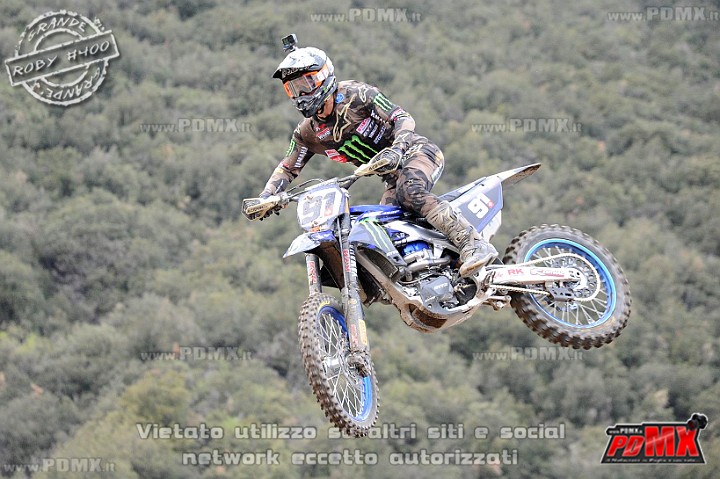 ROB_2174 (Copy).jpg